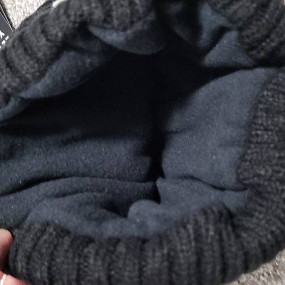 NFL Las Vegas Raiders On Field New Beanie Winter Pom Knit Ski Hat Fleece - Picture 3 of 3